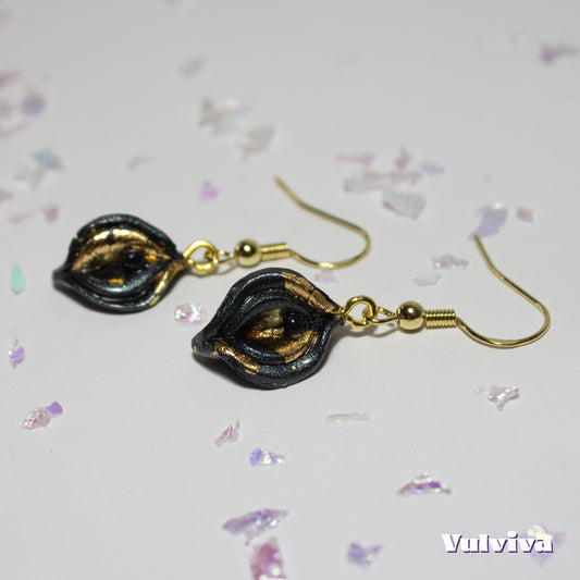 Black or White Vulviva Ohrstecker