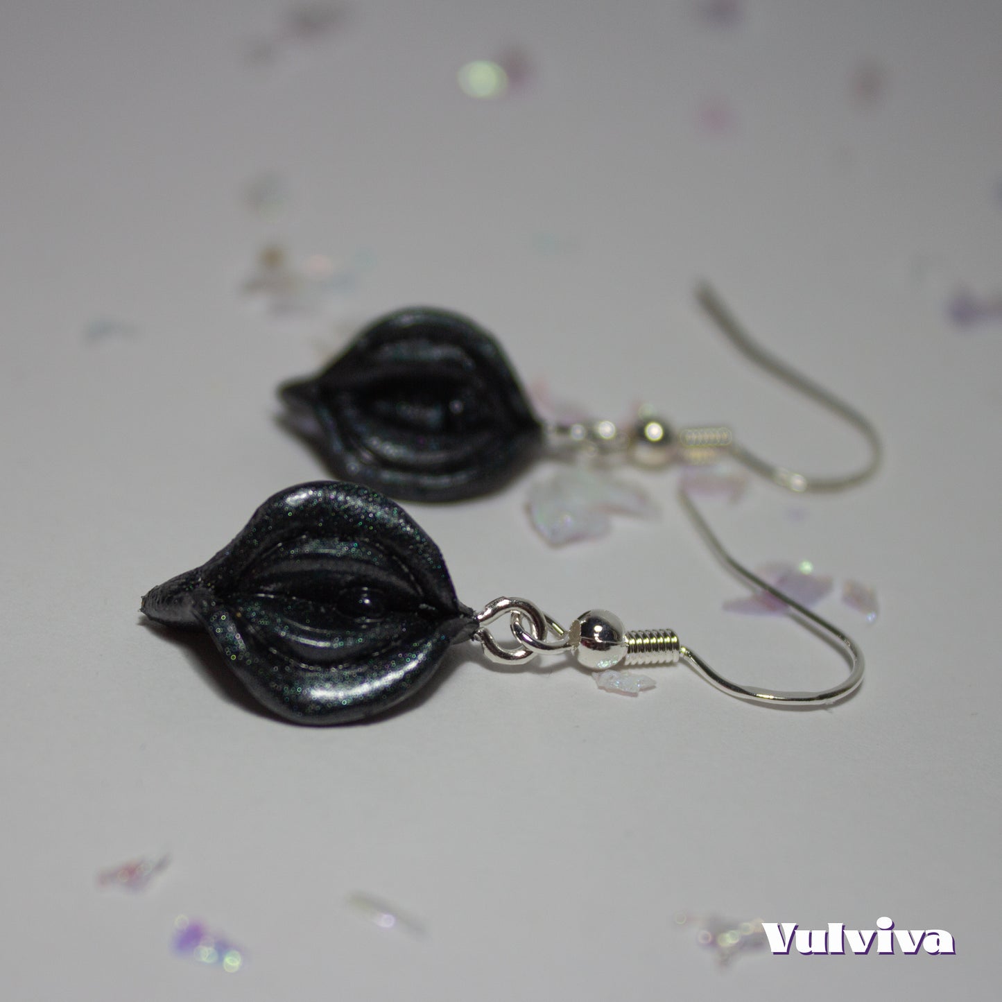 Black or White Vulviva Ohrstecker