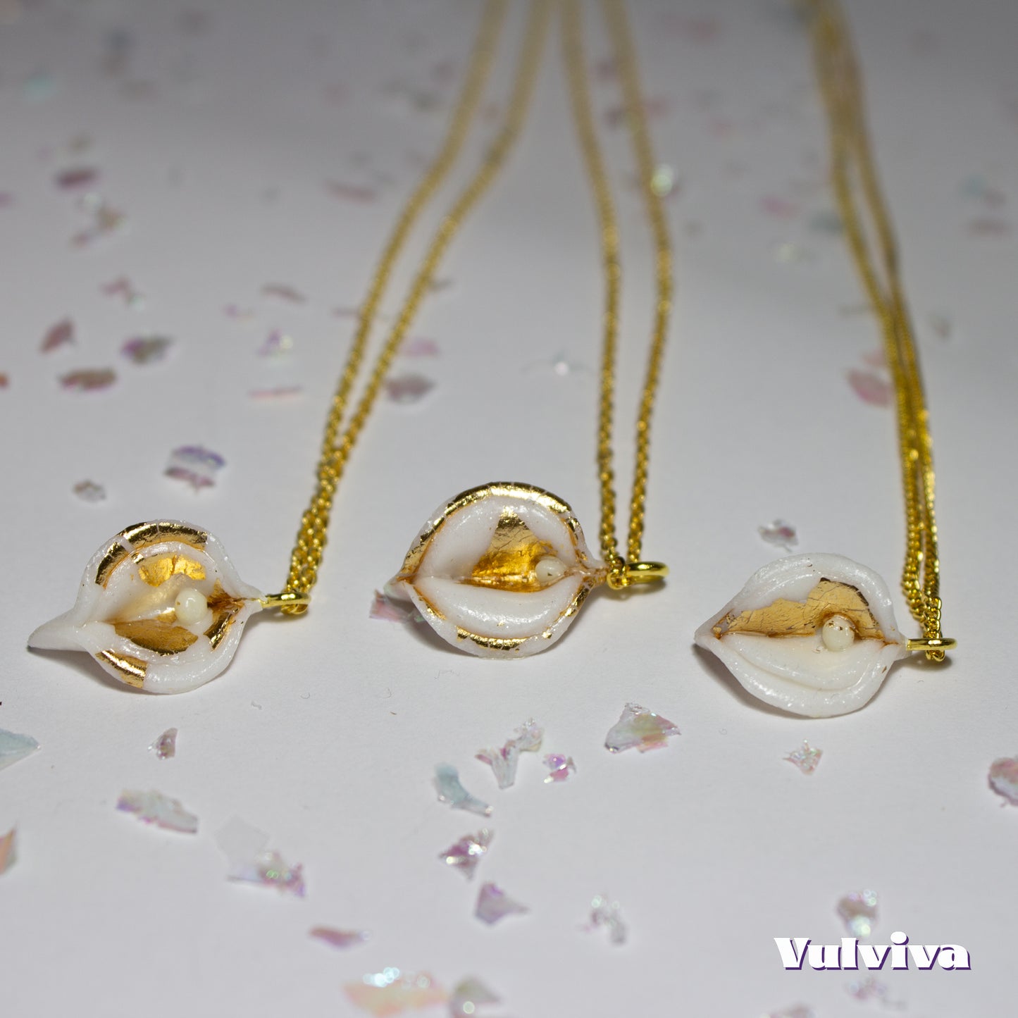 Black or White Vulviva Halskette