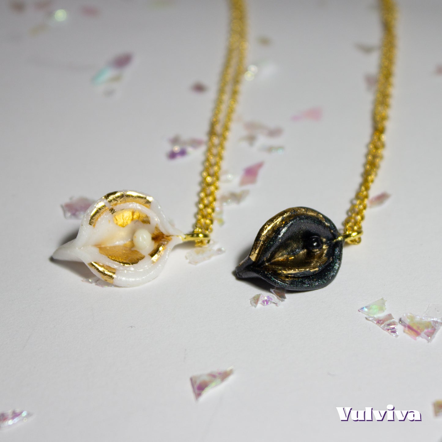 Black or White Vulviva Halskette