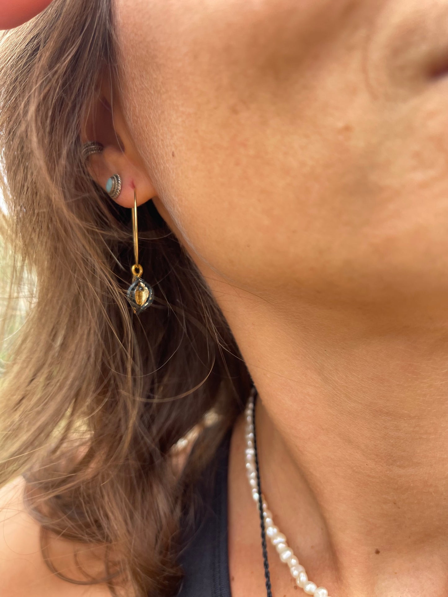 Black or White Vulviva Creolen