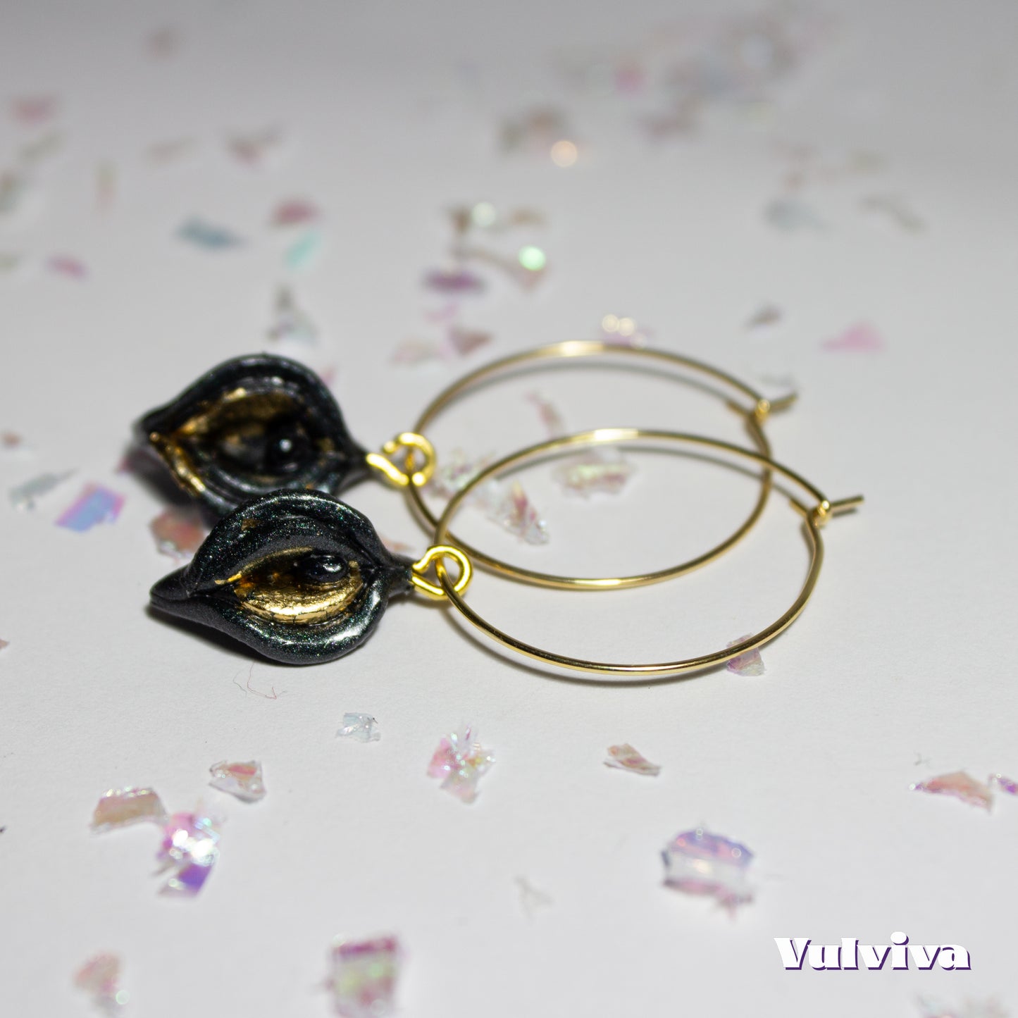 Black or White Vulviva Creolen