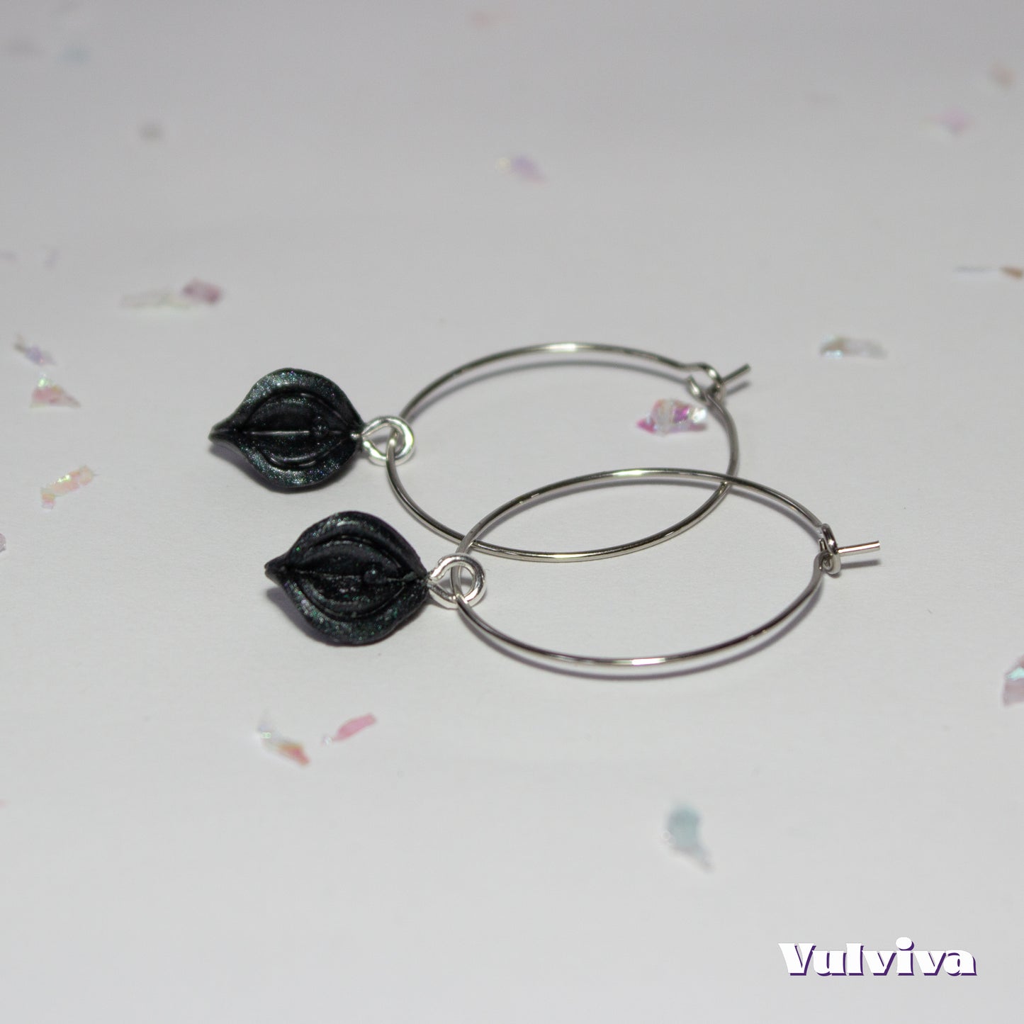 Black or White Vulviva Creolen