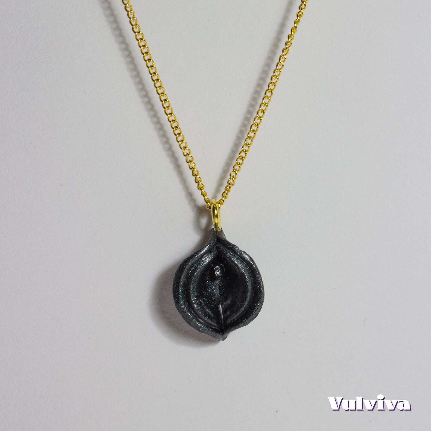 Black or White Vulviva Halskette