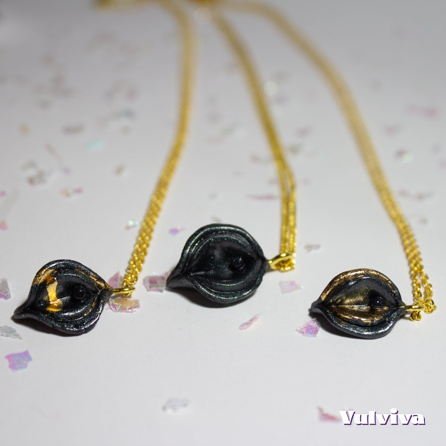 Black or White Vulviva Halskette