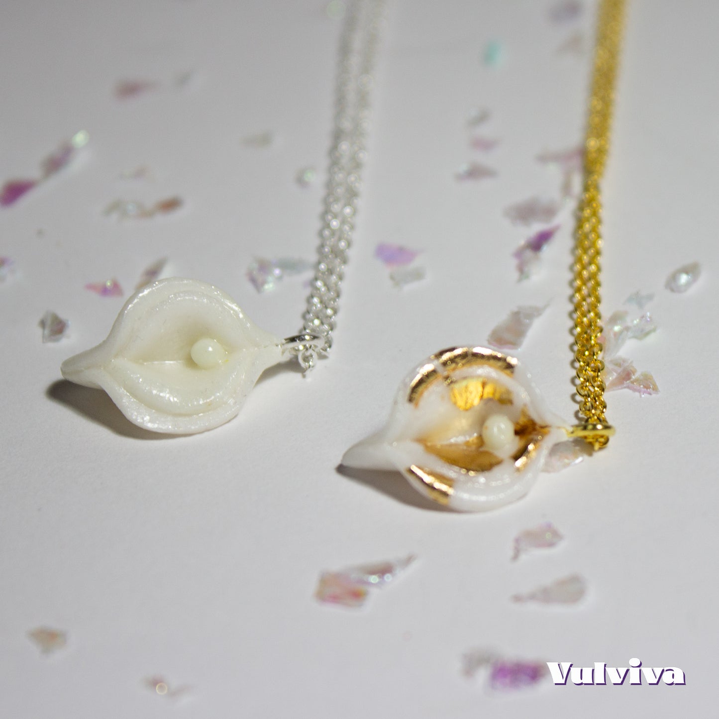 Black or White Vulviva Halskette